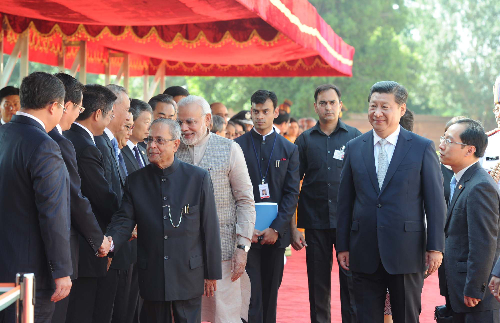 President, Pranab Mukherjee and P M Modi , meeting the Chinese delegates during the ceremonial reception,