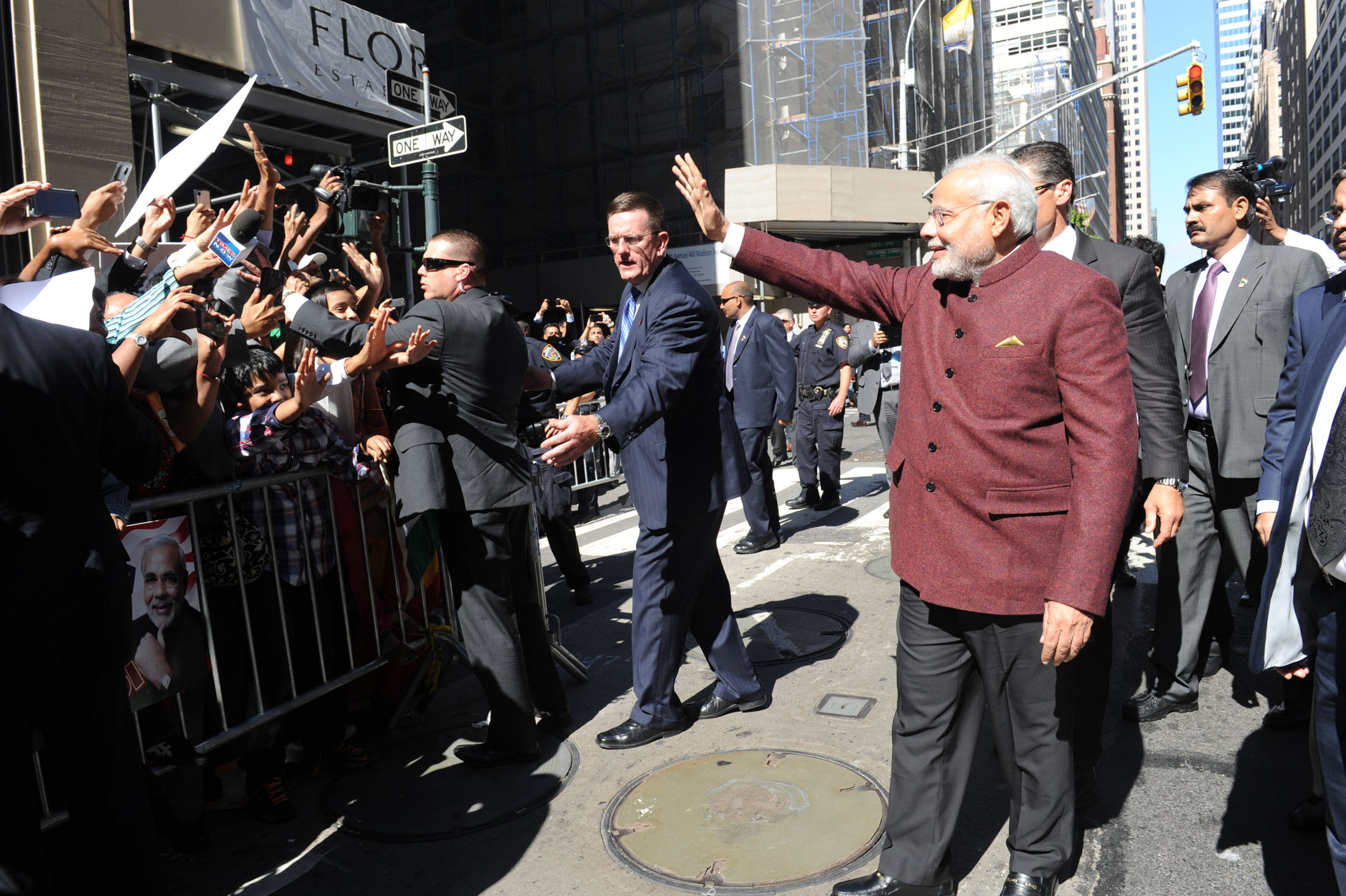 Prime Minister Narendra Modi being greeted by the people in New York