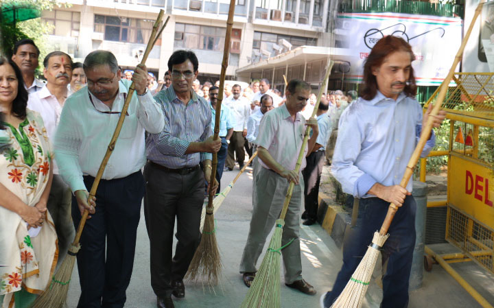 PWD OFFICIALS TAKE ‘SWACHCHTA’ PLEDGE & JOIN CLEANLINESS DRIVE