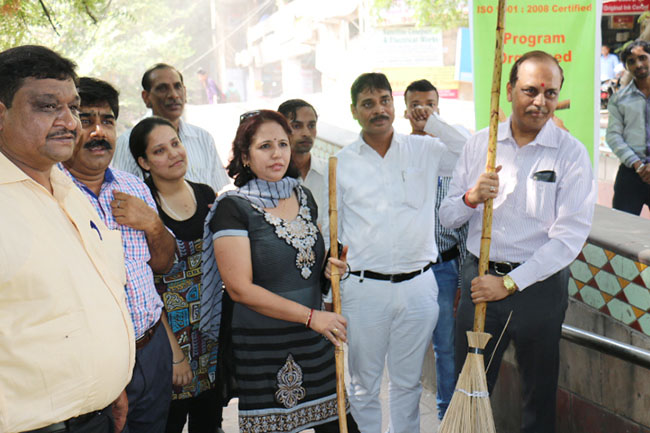 इंडियन ब्रेव हार्ट्स  एन जी ओ द्वारा दिल्ली में स्वच्छ भारत अभियान