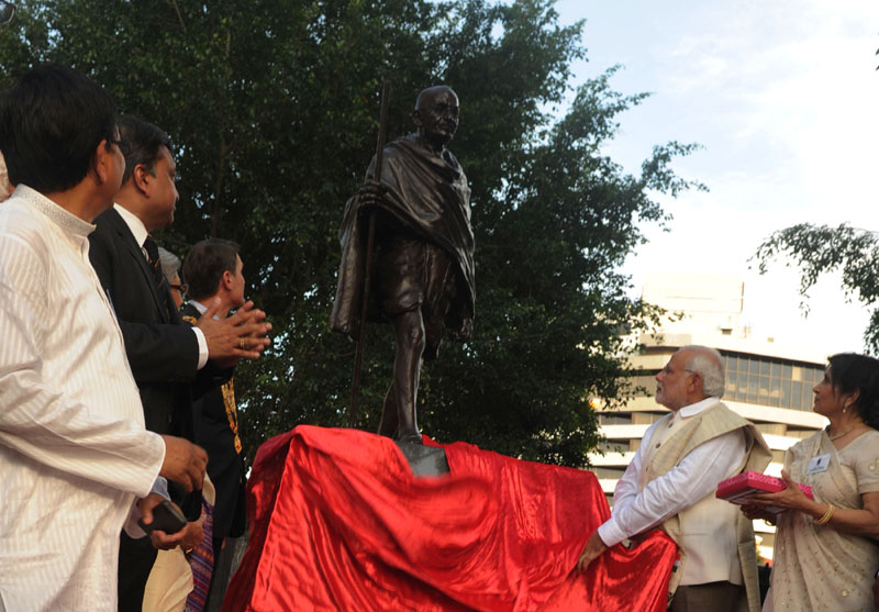 P M Narendra Modi unveiling the statue of Mahatma Gandhi
