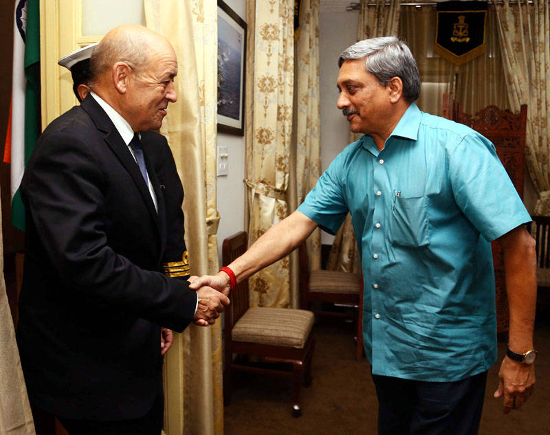 French Defence Minister, Mr. Jean-Yves Le Drian calling on  Manohar Parrikar,