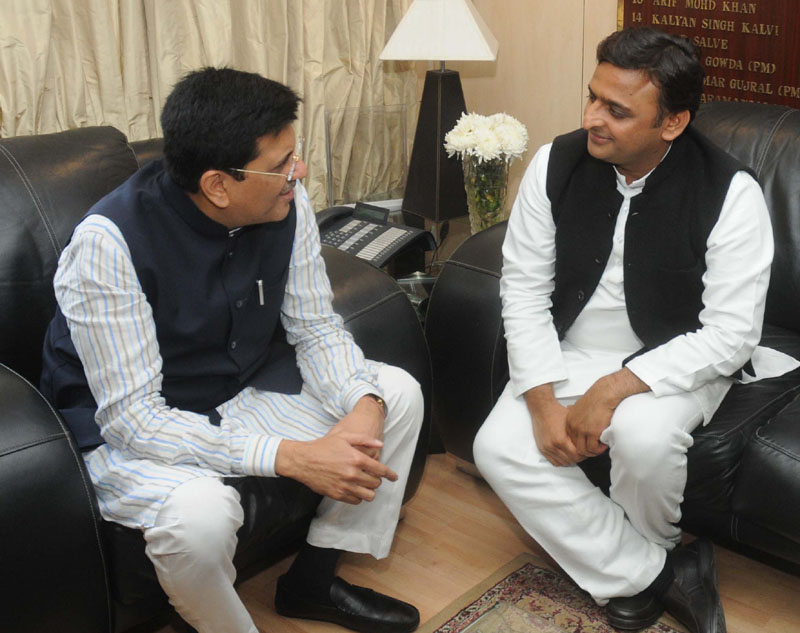 CM of UP,  Akhilesh Yadav meeting the Minister of State Piyush Goyal,