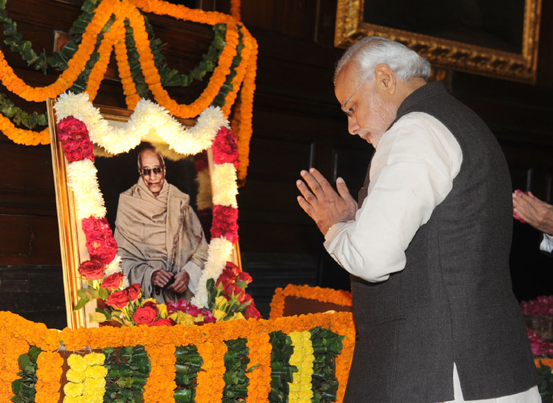 PM Narendra Modi paying homage at the portrait of Shri C. Rajagopalachari, on his Birth Anniversary