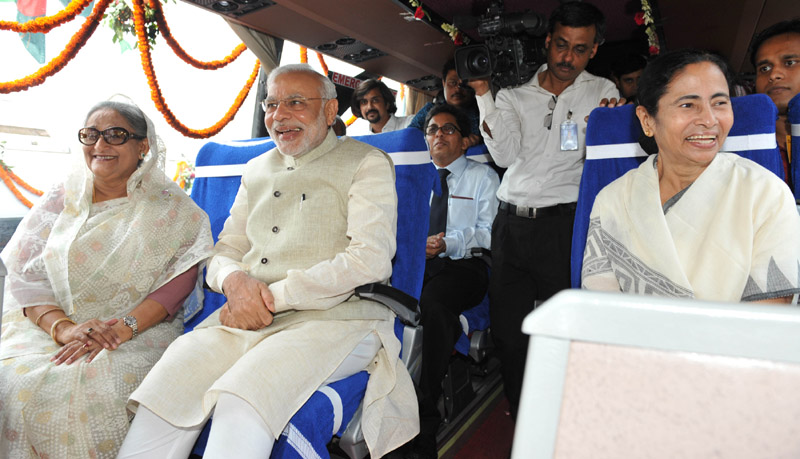 PM Modi, the PM of Bangladesh, Ms. Sheikh Hasina and the Chief Minister of West Bengal, Mamata Banerjee at the flagging off of buses in Dhaka