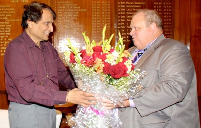 The Managing Director, Arriva Global Capacity Solutions Pvt. Ltd., Australia, Shri Darren Ellis calling on the Union Minister for Railways, Shri Suresh Prabhakar Prabhu, in New Delhi on March 02, 2016.