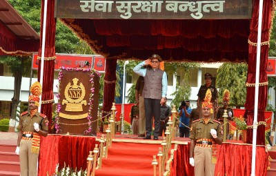 The Minister of State for Home Affairs, Shri Kiren Rijiju taking the salute of the march past at the 19th Assistant Commandants Passing Out Parade, at the Sashastra Seema Bal (SSB) Academy, at Srinagar, Uttarakhand on March 18, 2016.
	The Director General, SSB, Smt. Archana Ramasundaram is also seen.